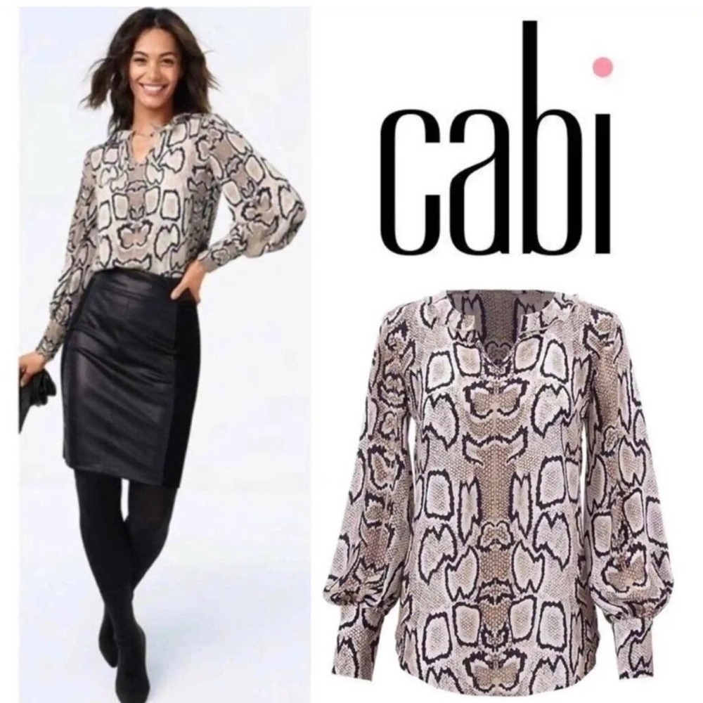 Cabi Serpent Blouse 3759 Womens XS Neutral Snakeskin Print V-Neck Ruffle Top